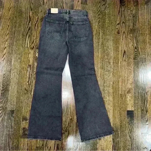 Universal thread High rise flare black jeans. Size 2. Fitted hip. Flared leg. - Picture 9 of 9